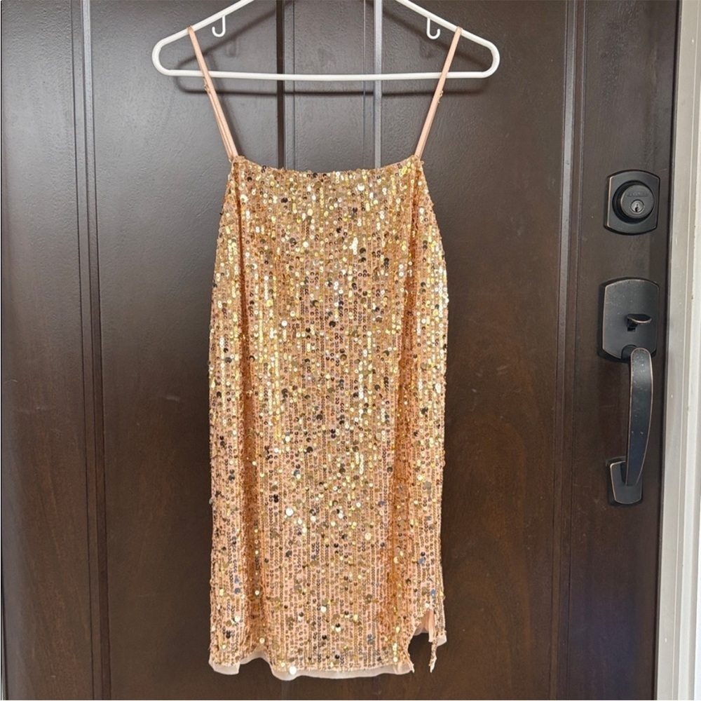 NWT Free People Midnight Kiss
Sequined Mini Slip Dress Gold Medium Retail $98.00 - Picture 4 of 12
